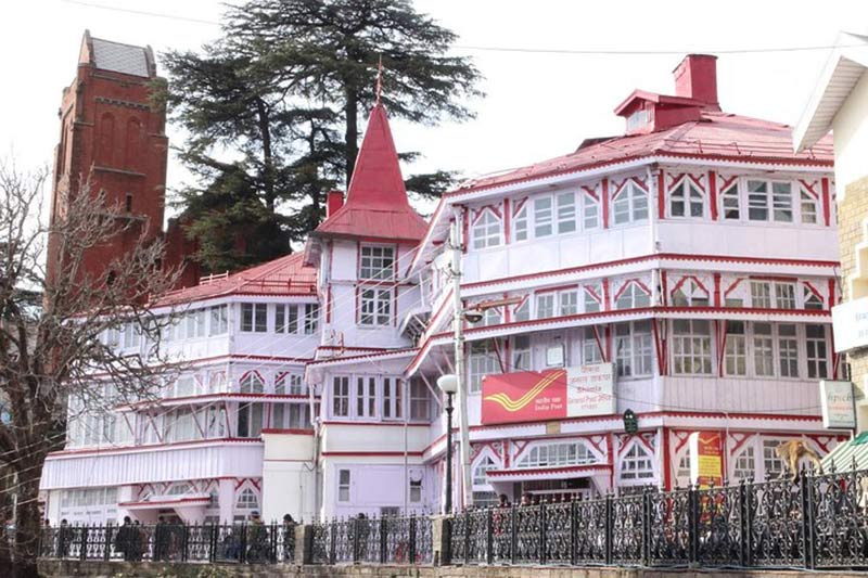 ساختمان صورتی رنگ در شیملا هند