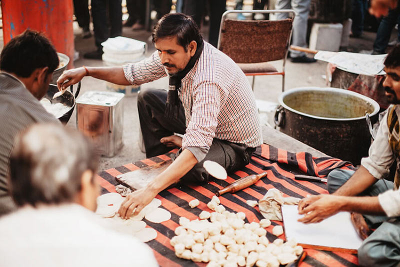 فروشنده غذای خیابانی در هند