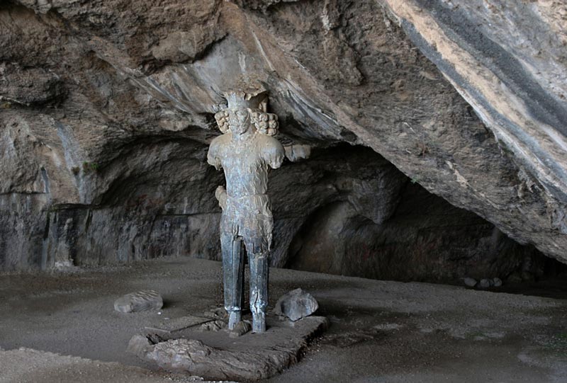 غار شاهپور در تنگ چوگان؛ منبع عکس: گوگل مپ؛ عکاس: جواد بهردار