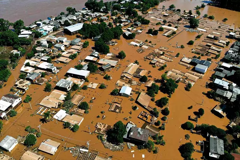 مدفون شدن خانه‌ها در سیل و رانش زمین ناشی از باران های شدید در جنوب برزیل