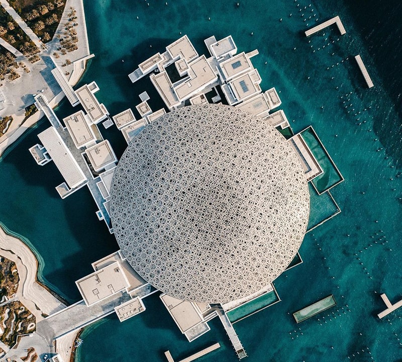 عکس هوایی از موزه لوور ابوظبی در امارات، منبع عکس: اینستاگرام nh7_، عکاس: ناشناس