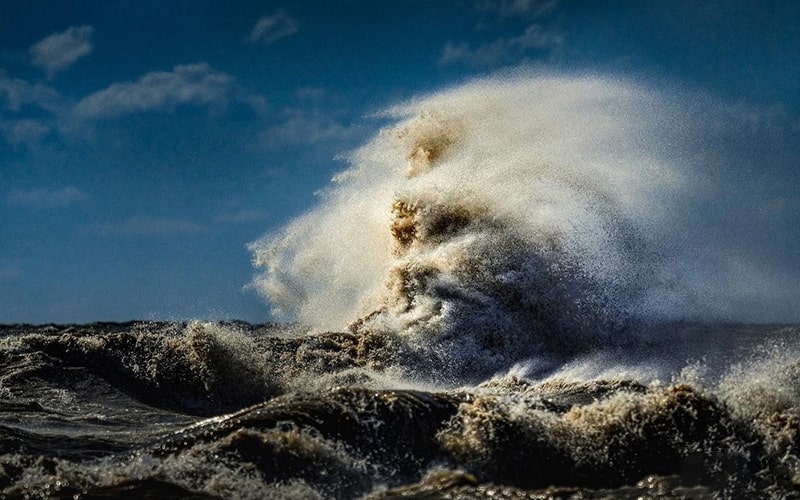 موجی با چهره شیطانی در دریاچه ایری، منبع عکس: اینستاگرام trevorpottelbergphotography@، عکاس: Trevor Pottelberg