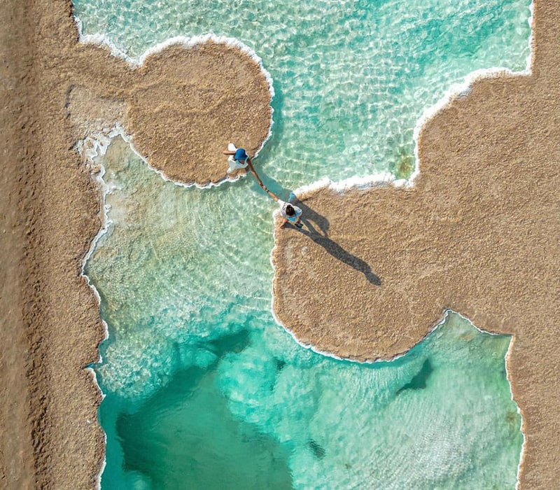 عکس هوایی از دریاچه نمک الوثبه ابوظبی، منبع عکس: اینستاگرام visitabudhabi، عکاس: ناشناس