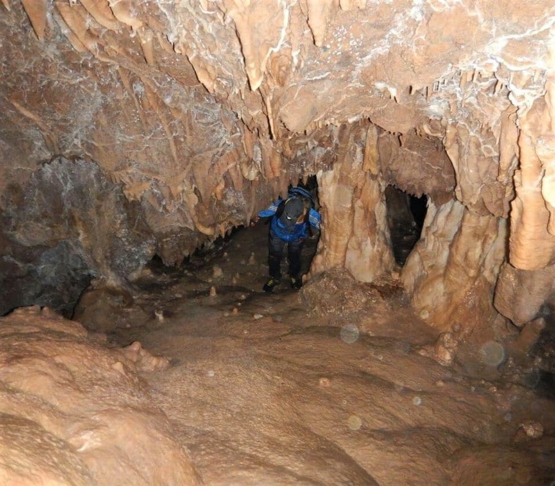 غارنوردی در غار گل زرد، منبع عکس: aminmana.com، عکاس: ناشناس