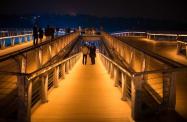 پل طبیعت با نورپردازی در شب؛ منبع عکس گوگل مپ؛ عکاس: Stefan Smuts