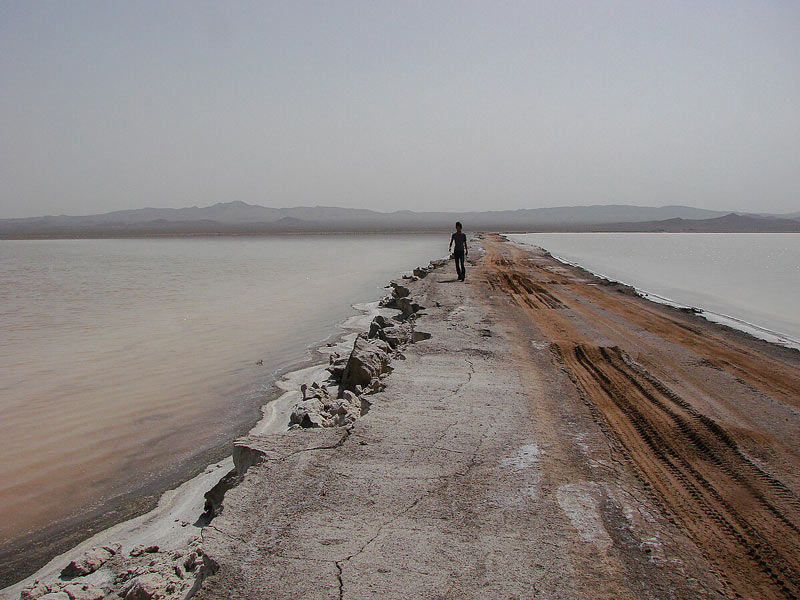دریاچه نمک حوض سلطان؛ منبع عکس: ویکی مدیا؛ عکاس: مصطفی معراجی 