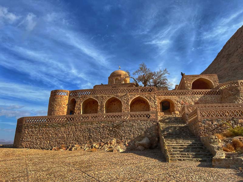 آرامگاه بوذرجمهر قاینی در دامنه کوه ابوذر؛ منبع عکس: گوگل مپ؛ عکاس: محمدرضا شاه پسند