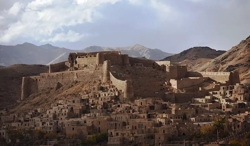 قلعه فورگ؛ منبع عکس: گوگل مپ؛ عکاس: مهدی رفیعی