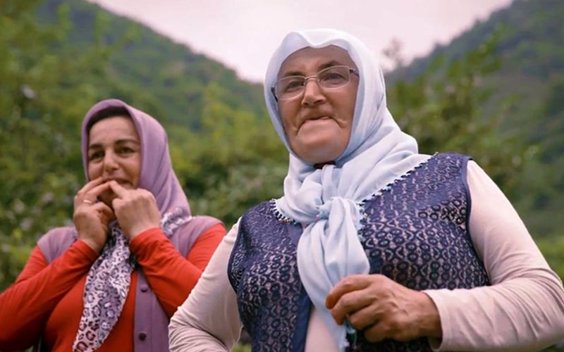 زنان روستای کوسکوی ترکیه در حال سوت زدن