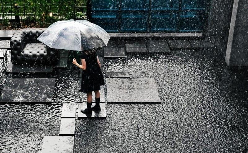 کافه گزارش باران در سئول، منبع: greysuitcase.net