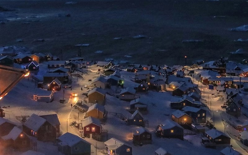 عکس هوایی از منطقه‌ای مسکونی در گرینلند