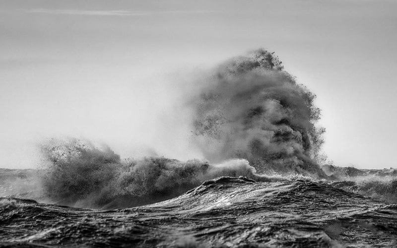موجی به شکل چهره انسان در دریاچه ایری، منبع عکس: اینستاگرام trevorpottelbergphotography@، عکاس: Trevor Pottelberg