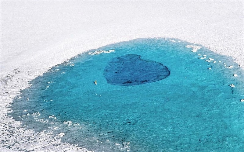 گودالی به شکل قلب در آب‌های گرینلند