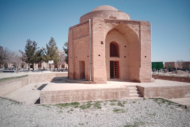 نمایی از چهارطاقی تیموری در روستای زیارت؛ منبع عکس: گوگل‌مپ؛ عکاس: جواد رجایی