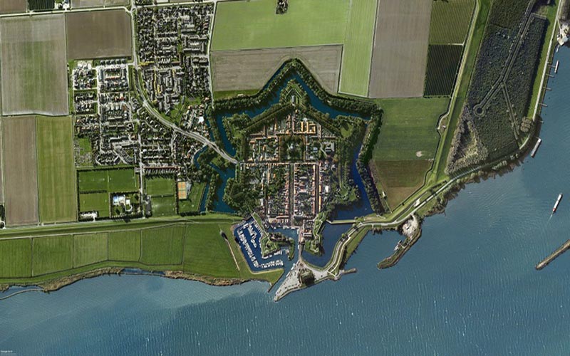 تصویر ماهواره ای از شهر مستحکم Willemstad در هلند 