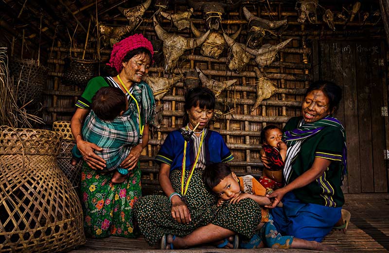 زنان و کودکان میانماری