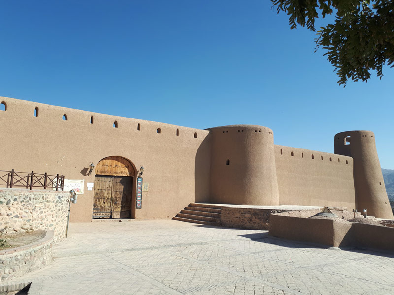 معماری قلعه بیرجند از نمای سردر ورودی؛ منبع عکس: گوگل مپ؛ عکاس: علی منطقی