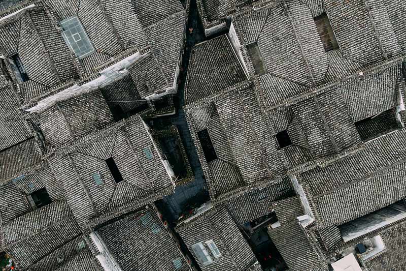 سقف سنگی خانه ‌ها در دهکده‌های هوی در چین