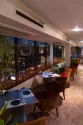 سالن رستوران بلوار ۱۲۶ در شب؛ منبع: صفحه اینستاگرام رستوران، عکاس: نامشخص