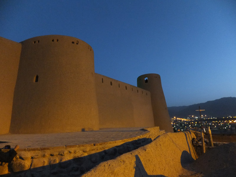 قلعه بیرجند در شب؛ منبع عکس: گوگل مپ؛ عکاس: Eh San