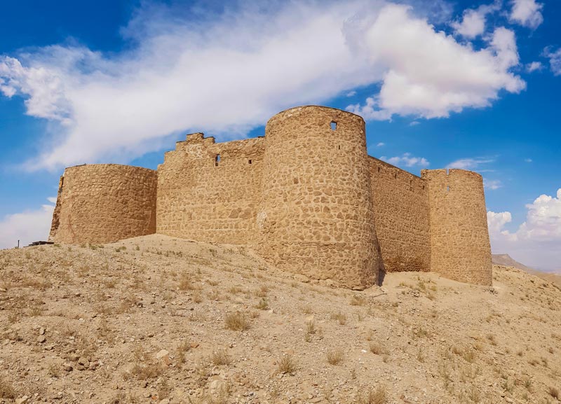 قلعه جلال الدین جاجرم از نمای بیرون؛ منبع عکس: گوگل مپ؛ عکاس: محمد جهانبخشی