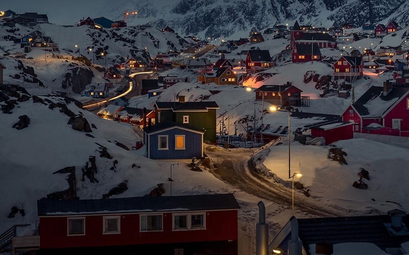 عکس هوایی از منطقه‌ای مسکونی در گرینلند