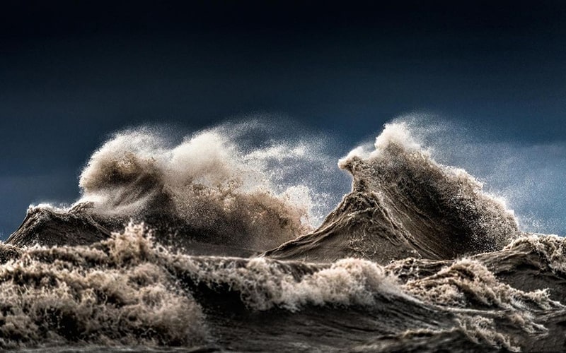 امواج سهمگین در دریاچه ایری در طوفان،‌منبع عکس: اینستاگرام trevorpottelbergphotography@، عکاس: Trevor Pottelberg