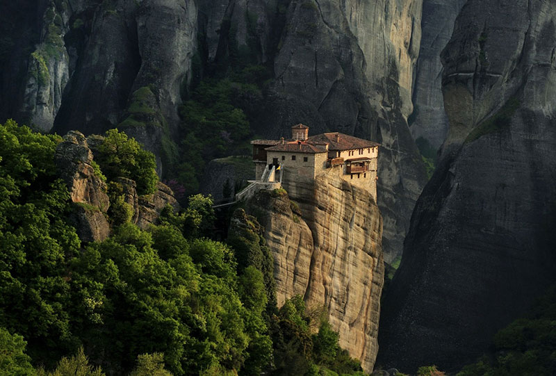 بنای مقدس و مذهبی متئورا (Meteora) در یونان متشکل از ۶ صومعه