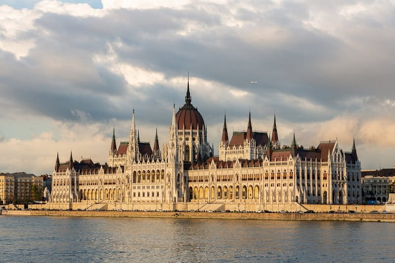 پارلمان مجارستان در بوداپست، منبع: dailysabah