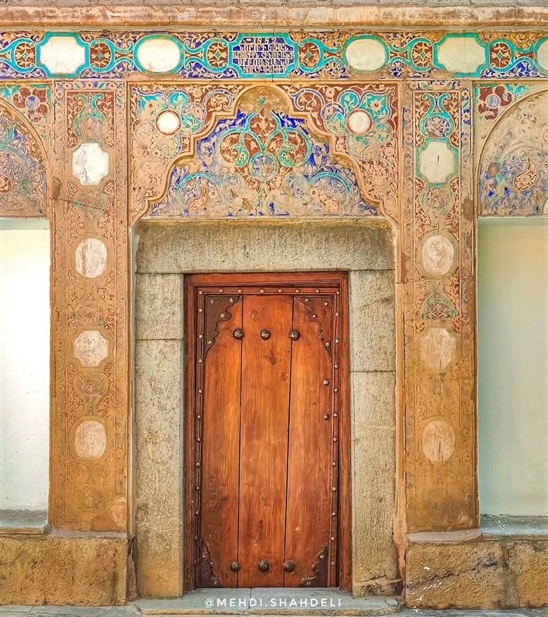 در چوبی و تزیینات سردر در کلیسای کاتارینه مقدس، منبع عکس: اینستاگرام mehdi.shahdeli@، عکاس: مهدی شاه‌دلی