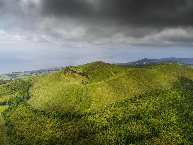 تپه‌ای سبز در جزیره سائومیگوئل
