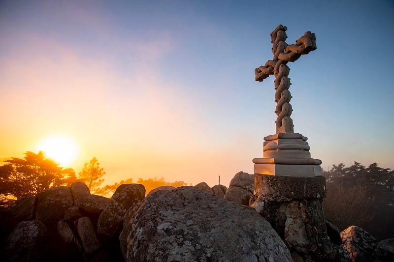 صلیب بلند در پارک کاخ ملی پنا، منبع: www.parquesdesintra.pt