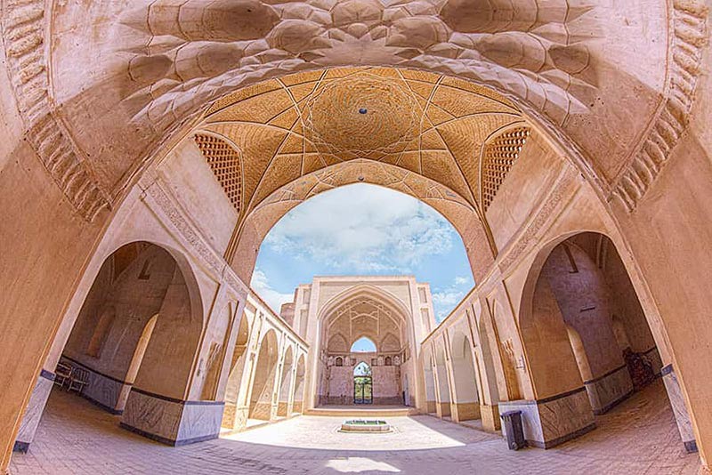 معماری مسجد عتیق نوش آباد در شهرستان آران و بیدگل