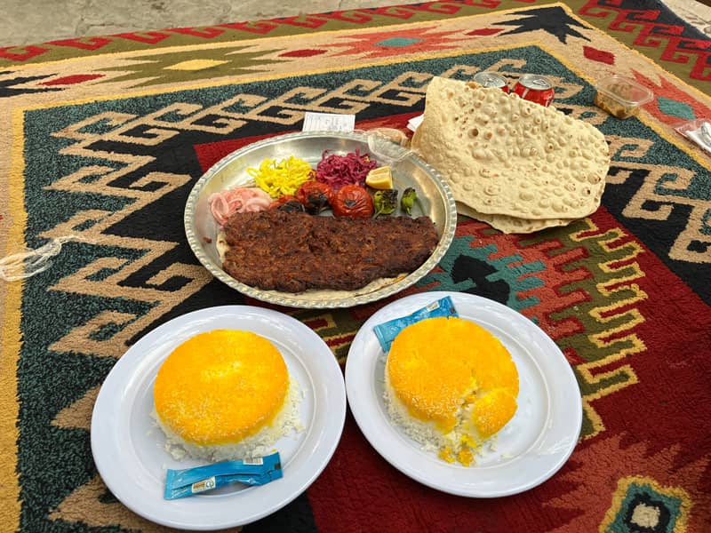 دنده‌کباب رستوران دایه کرمانشاه؛ منبع عکس: کجارو، عکاس: محمد لوح