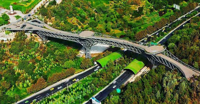 پل طبیعت تهران و پارک های اطراف آن از نمای بالا، منبع عکس: پینترست، عکاس نامشخص
