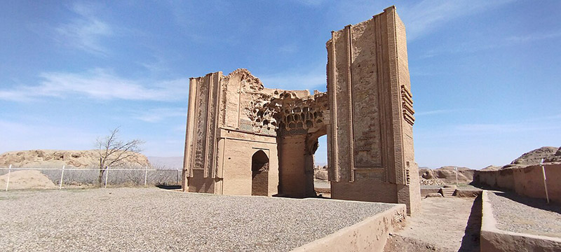 ارتفاع یکی از طاق های مسجد ملک زوزن؛ منبع عکس: ویکی مدیا؛ عکاس: Mr.farkhonde47 