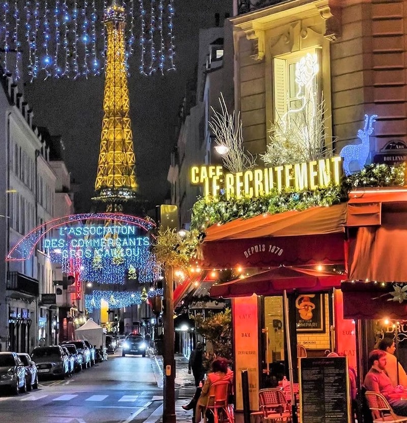 تزیینات خیابانی در پاریس در آستانه کریسمس