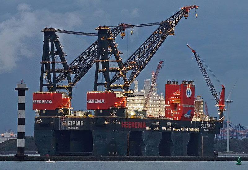 بزرگترین کشتی جرثقیل؛ منبع عکس: ویکی‌مدیا، عکاس: Kees Torn