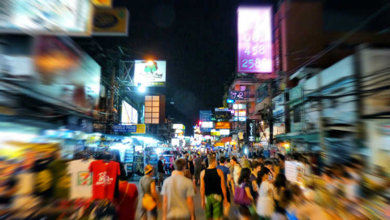 جمعیت مردم تایلند در خیابان خآوو سان