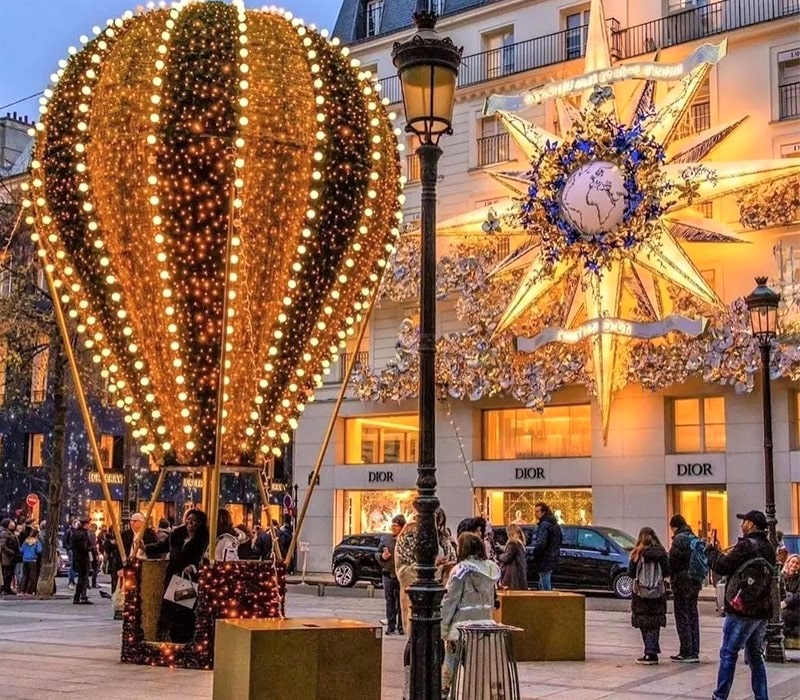 بالون کریسمس در پاریس