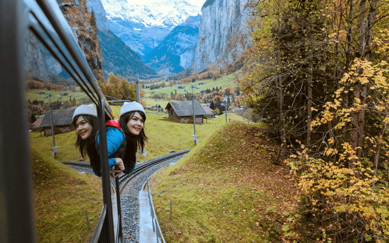 سفر مجردی خانم‌ها سوئیس؛ منبع عکس: Katie Couric Media، عکاس: نامشخص