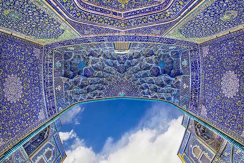 معماری داخلی سقف مسجد شیخ لطف الله در اصفهان