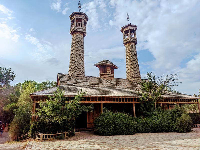 مسجد چوبی نیشابور در دهکده چوبین؛ منبع عکس: گوگل مپ؛ عکاس: حسین ولایی