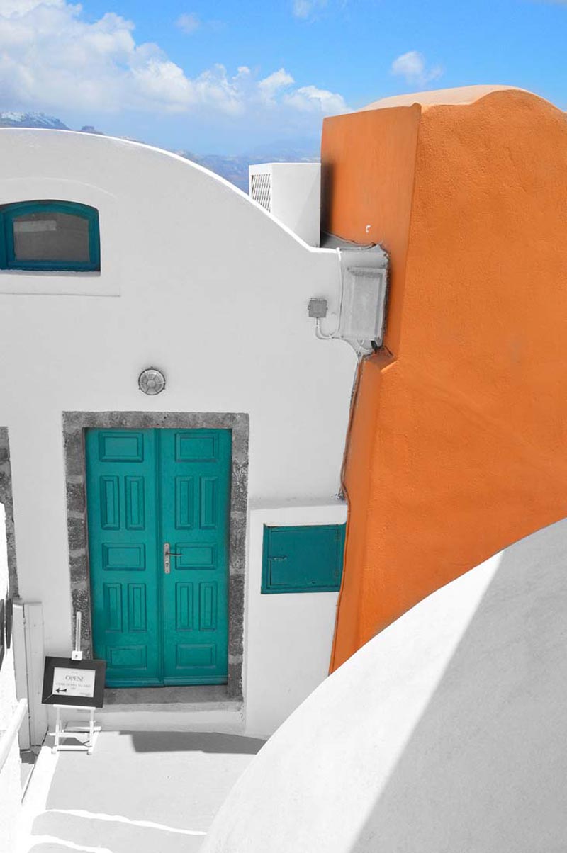 در و دیوار رنگی خانه‌ها در سانتورینی