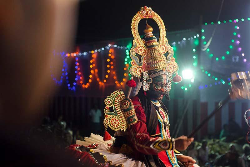 مردی در لباس خاص فستیوال سنتی