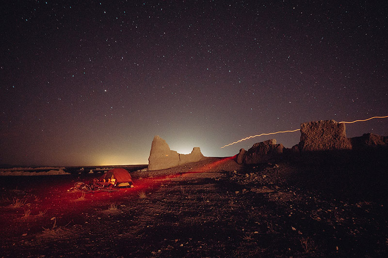 شب پر ستاره کویر ایران در قاب دوربین عکاس هلندی