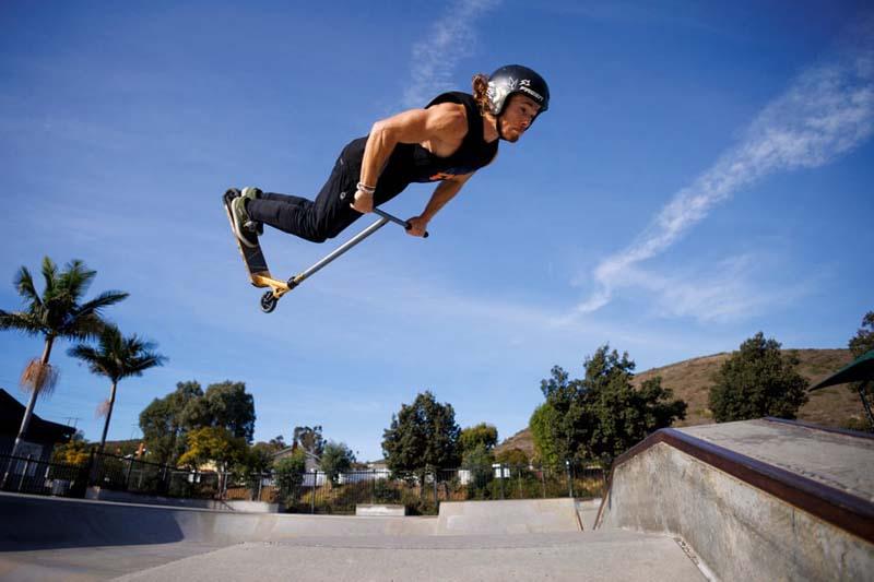 تمرین یک اسکوتر سوار حرفه ای در یک پارک اسکیت در کالیفرنیا؛ منبع عکس: Reuters؛ عکاس: Mike Blake