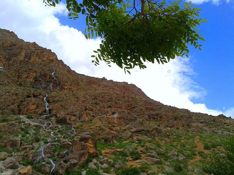 چشمه سراب فریدون شهر از نمای دور
