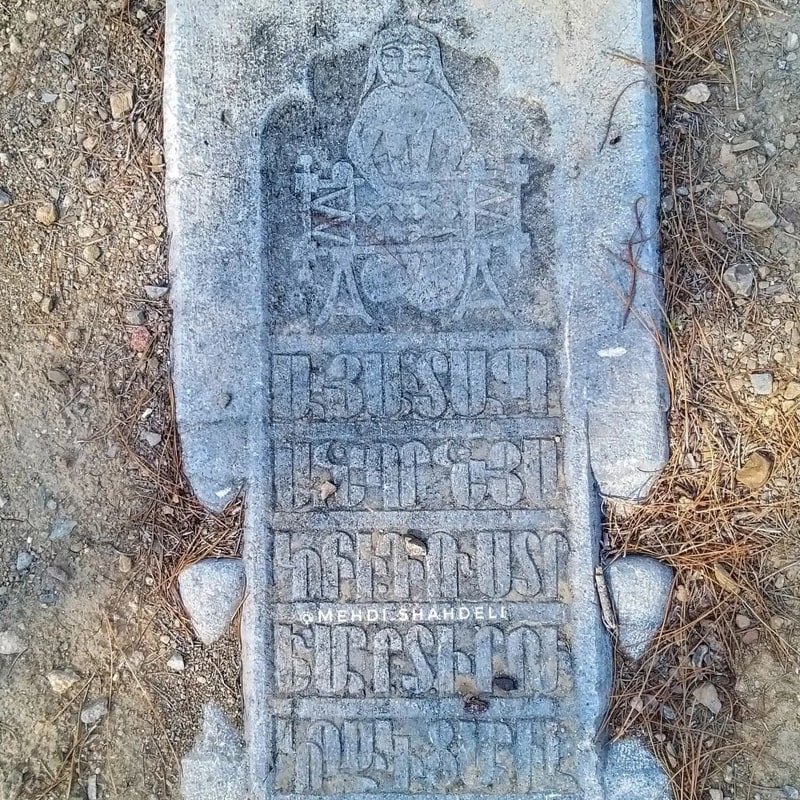 سنگ قبری تاریخی در قبرستان ارامنه اصفهان، منبع عکس: اینستاگرام mehdi.shahdeli@، عکاس: مهدی شاه‌دلی