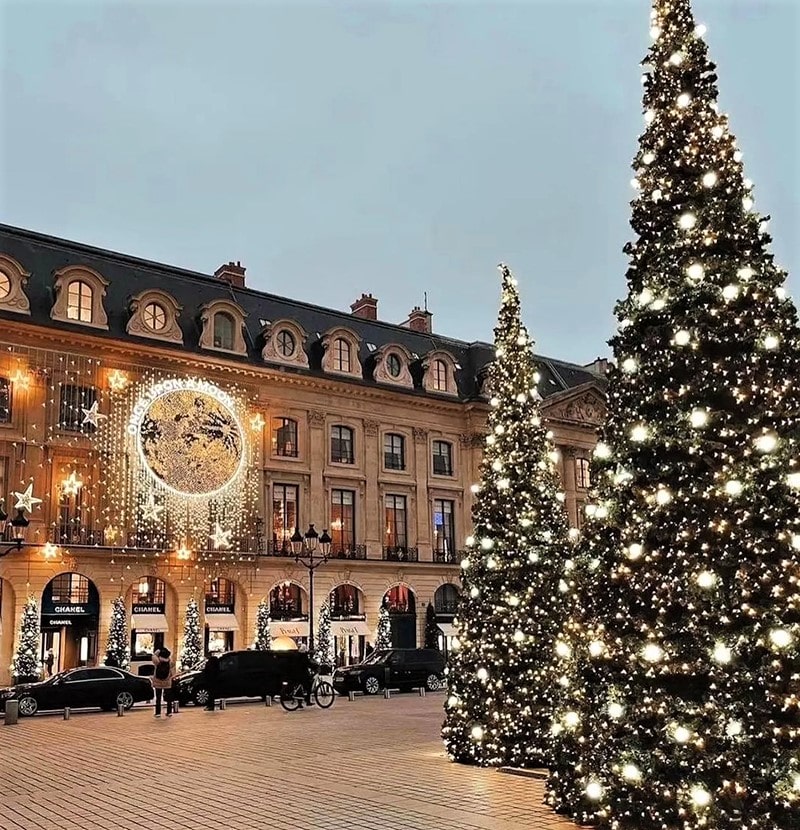درخت کریسمس در خیابان‌های پاریس